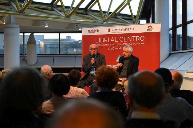 Libri al centro 013 2015 04_17 Mario Almerighi e Roberto Ippolito foto Nimfio Studio