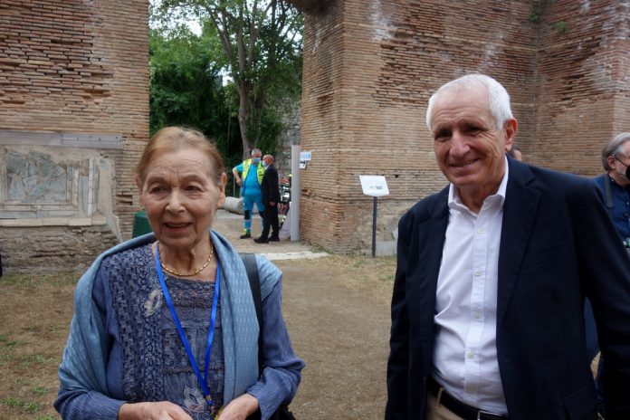 Edith Bruck e Roberto Ippolito in occasione del voto della cinquina del Premio Strega, Benevento 10 giugno 2021