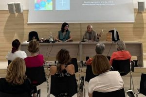 Nadia Terranova autrice di Trema la notte, Einaudi, presentata da Roberto Ippolito il 20 giugno 2022 alla Biblioteca Arcipelago a Roma 
