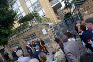 2022_09_15 (10) Cerimonia per la collocazione della targa fuori l’ultima casa di Pier Paolo Pasolini in Via Eufrate 9 a Roma, da sinistra Francesco Rutelli, Miguel Gotor, Tea Ranno, Carlo Felice Casula e Titti Di Salvo