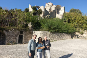 29 ottobre 2022 Chiesa di San Michele Arcangelo, Parco della memoria storica San Pietro Infine (Caserta), Roberto Ippolito autore di “Delitto Neruda” (Chiarelettere) presentato da Simona Sparaco con il sindaco Antonio Vacca 