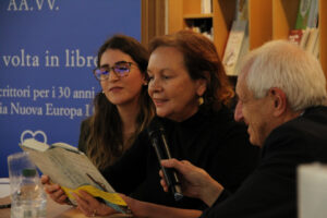 Clara Sánchez presenta il libro “I peccati di Marisa Salas” pubblicato da Garzanti conversando con Roberto Ippolito nella Libreria Nuova Europa I Granai a Roma il 3 novembre 2022
