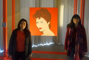2023_03_04 (08) Vaccheria, Teresa Dell’Aera e Alessandra Bacà con ‘Regina Schrecker’ di Warhol