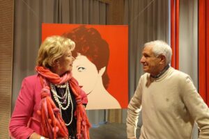 2023_03_04 (10) Vaccheria, Regina Schrecker con il ritratto di Andy Warhol e Roberto Ippolito