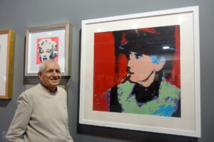 2023_03_04 (12) Vaccheria a Roma, Roberto Ippolito con l’opera di Andy Warhol ‘Man Ray’