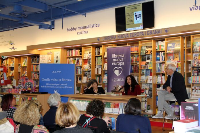 Stefania Spanò autrice di “Nannina” (Garzanti), al centro, presentata da Maria Grazia Calandrone e Roberto Ippolito giovedì 11 maggio 2023 nella Libreria Nuova Europa I Granai a Roma