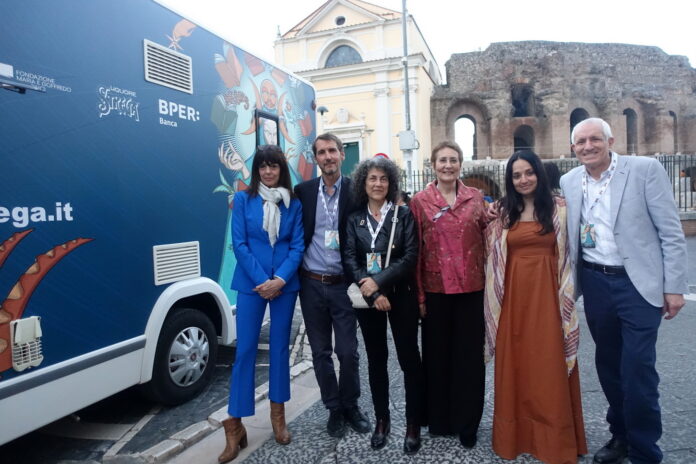 7 giugno 2023 Teatro Romano Benevento, Romana Petri, Andrea Canobbio, Maria Grazia Calandrone, Loretta Santini e Rosella Postorino, cinquina finalisti Premio Strega, e Roberto Ippolito