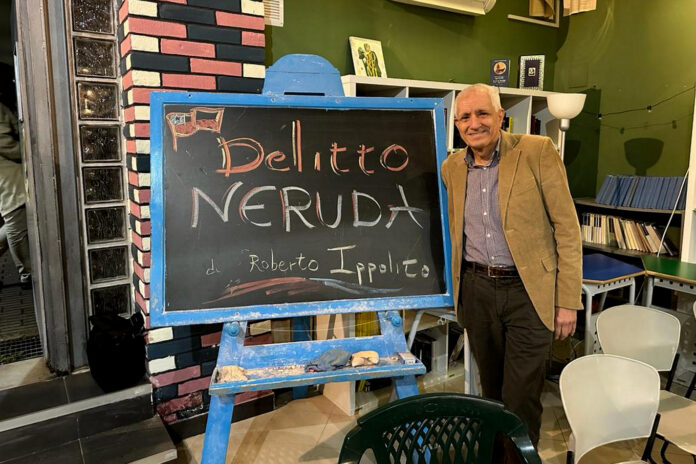 2023_11_11 (18) Roccamonfina, Roberto Ippolito autore di 'Delitto Neruda' (Chiarelettere) Roberto Ippolito autore di “Delitto Neruda (Chiarelettere), presentato il 19 febbraio 2024 nel Liceo linguistico Augusto Capriotti di San Benedetto del Tronto