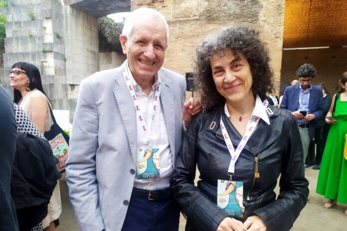 Roberto Ippolito e Maria Grazia Calandrone appena entrata nella finale del Premio Strega, Teatro Romano Benevento 7 giugno 2023 Roberto Ippolito e Maria Grazia Calandrone appena entrata nella finale del Premio Strega, Teatro Romano Benevento 7 giugno 2023