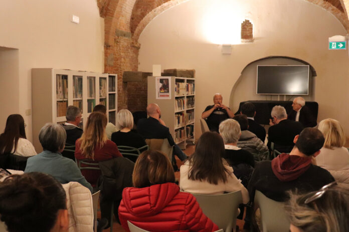 29 novembre 2024 Biblioteca Mario Luzi San Miniato, Dario Voltolini autore di “Invernale” (La Nave di Teseo) e Roberto Ippolito