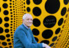 16 ottobre 2024 Roberto Ippolito davanti alla zucca di Yayoi Kusama a Londra nei Kensington Gardens collocata da Serpentine Galleries