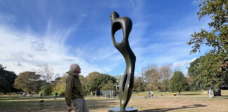 Roberto Ippolito alla mostra “Henry Moore Monumental Nature” nei Kew Gardens di Londra